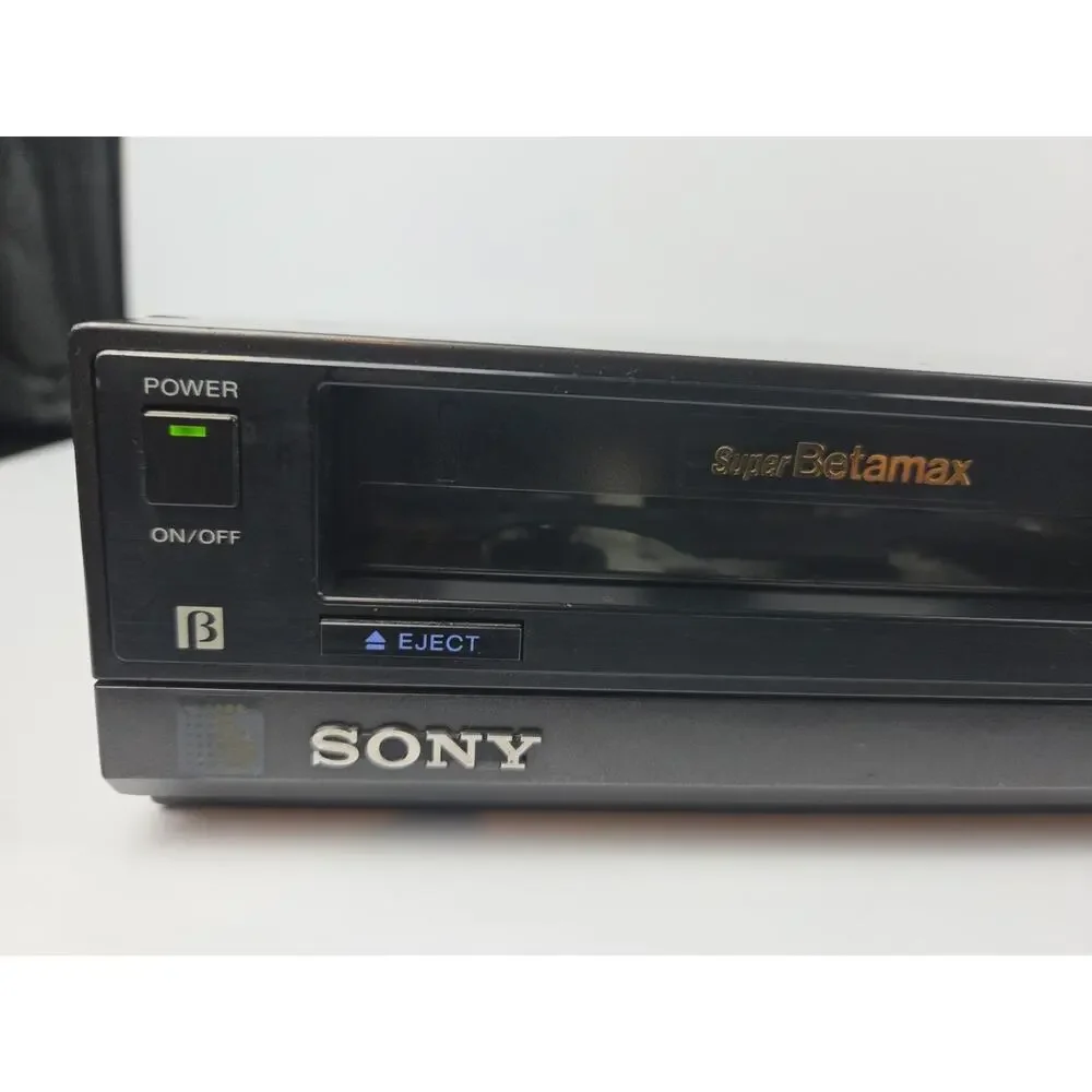 Sony SL-HFR70 Super BetaMax VCR Great looking! Works Great! with OEM Remote!